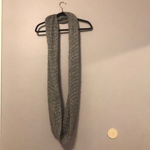 ✨💖8 for $20 💖 grey sequin scarf